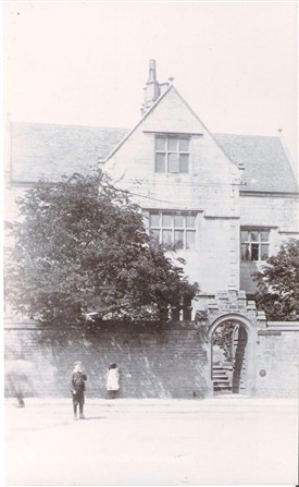 Photo:Entrance to Clerkson Hall, 1910