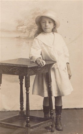 Photo:Tom Flower's younger sister, Elsie, aged 7 in 1917.