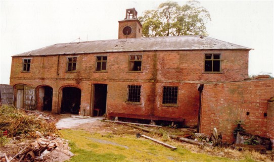 Photo:rear of former hunting lodge & stables - looking north east from the yard.