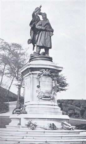 Photo:The Albert Ball VC memorial at Nottingham Castle when newly erected