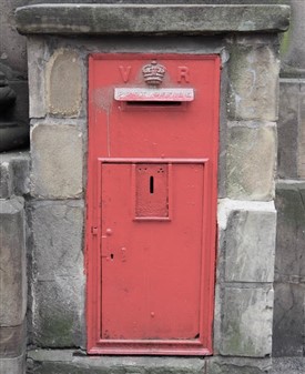 Photo:W.T. Allen postbox seen on Mosely Street, Manchester.