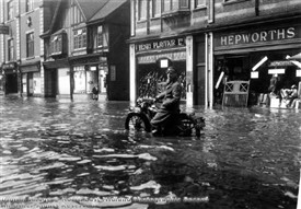Photo:The Floods of May 1932, Bridge Place Worksop