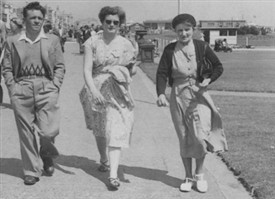 Photo:Roy Lanes, Edith Lanes (later Mrs Coyne) and Mrs Mary Allwood