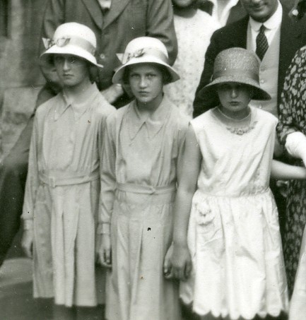 Photo:Girls wearing 'Cloche' hats, 1933.  Detail from a picture taken 2nd August 1933 at the official opening of an extension to the Gilstrap Library in Newark