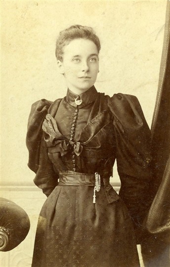 Photo:Studio photo taken in 1895 of Miss Harriet Briggs (aged 22) of Newark.  She was a cook at The Chauntry House in Newark, but would have donned her best clothes for the purposes of this portrait