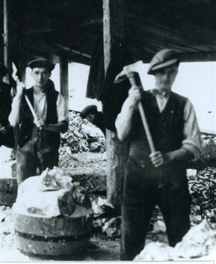 Photo:Chopping gypsum, 1930s