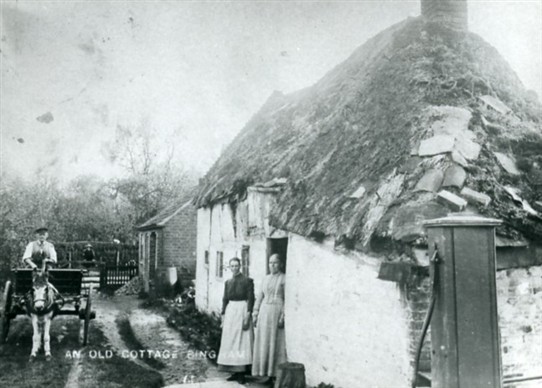 Photo:PICTURE 4 :Thatched cottage, Long Acre East, Bingham c.1890
