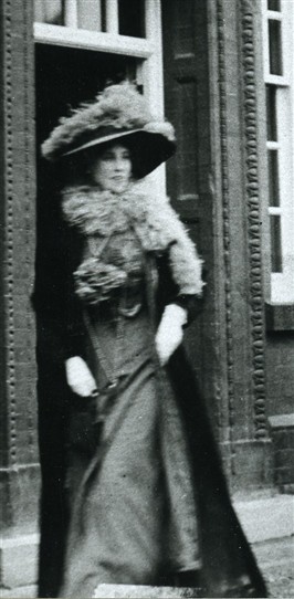 Photo:Winifred, Duchess of Portland, photographed in 1912