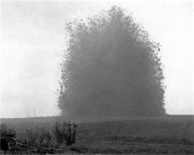 Photo:Detonation of the Hawthorne Ridge Mine that made the Lochnagar Crater, July 1st 1916