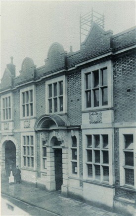 Photo:Newark Post Office, Kirkgate, in 1908.