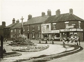 Photo:The Abbey Cross, junction of Potter Street and Priorswell Road, Worksop, c 1950s